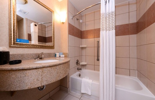 Ontario Hotel | Hampton Inn & Suites Ontario