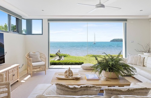 Port Stephens Council House | Hamptons by the Sea - Luxury on the Waters Edge