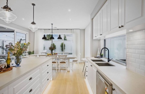 Torquay Apartment | Hamptons in Torquay - 5 bath, Pool, Spa & Theatre!