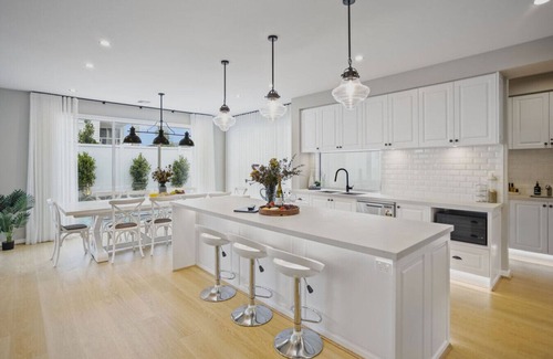 Torquay Apartment | Hamptons in Torquay - 5 bath, Pool, Spa & Theatre!