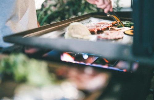 Katori Apartment | HANABI 農業体験 サウナ BBQが楽しめる 3,000坪貸切 花火師の打ち上げ花火 2棟利用でペット可 Wi-Fi完備
