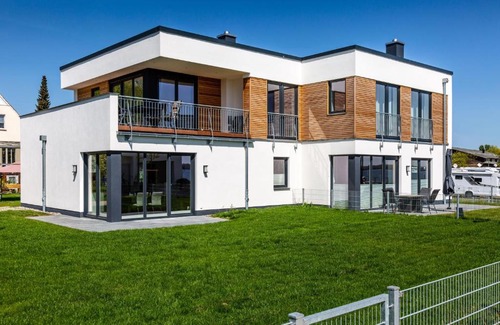 Schwerin Apartment | Hangar 19 Superior Apartment mit Seeblick H5W2