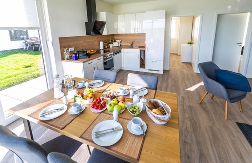 Schwerin Apartment | Hangar 19 Superior Apartment mit Seeblick H5W2