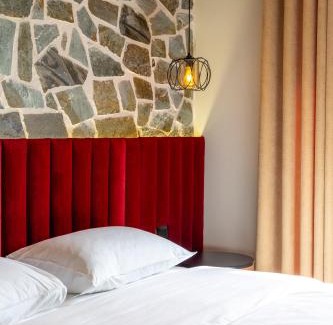 Korce Hotel | Hani Gështenjave