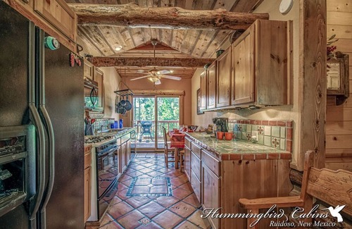 Ruidoso Cabin | Happy Bears Cabin: Be as happy as the bears at Happy Bears Cabin! Pet friendly.