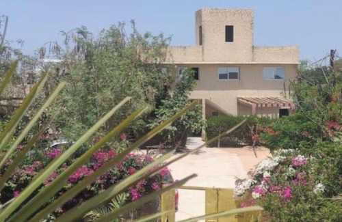 Ngaparou Apartment | Happy Bien être Accommodation 2 bedrooms, living room with 2 bathrooms
