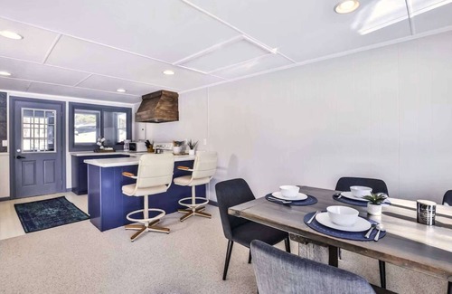 Hazelhurst Apartment | Happy Camp'r Cabin Su