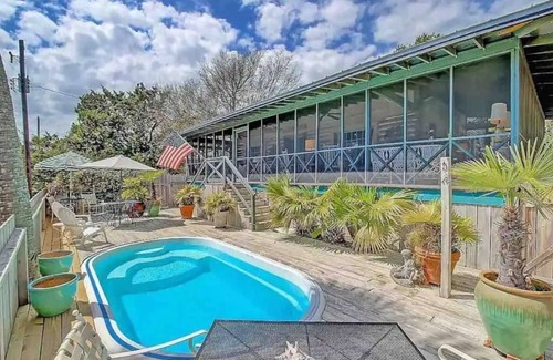 Folly Beach Cabin | Happy Landing, cheerful two bedroom cabin w/pool