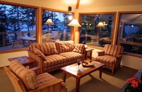 Freeland House | Harbor Chalet Waterfront Home Overlooks Holmes Harbor!