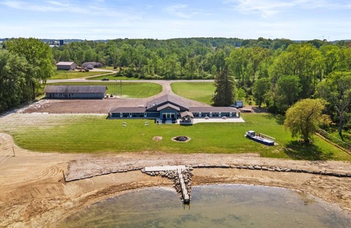 Harbor Beach House | HarborBeach Haven & Event Lodge! 300' of Lakefront