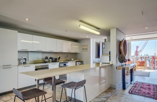 Victoria and Alfred Waterfront Apartment | Harbour Bridge 417