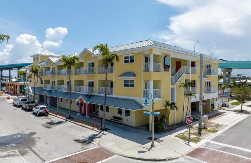 Fort Myers Beach Apartment | Harbour House at the Inn Unit 211 condo