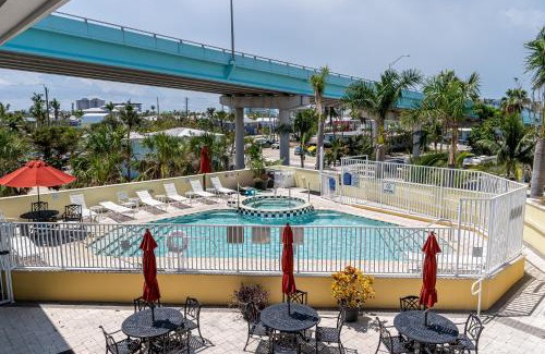 Fort Myers Beach Apartment | Harbour House at the Inn Unit 211 condo