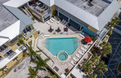 Fort Myers Beach Apartment | Harbour House at the Inn Unit 211 condo