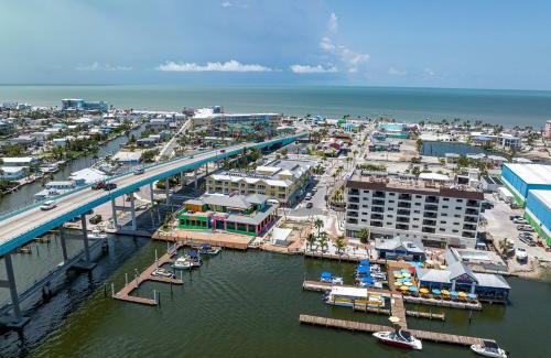 Fort Myers Beach Apartment | Harbour House at the Inn Unit 211 condo