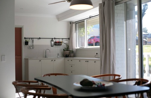South Fremantle House | Harbour’s End: Park-side Beach House, South Freo