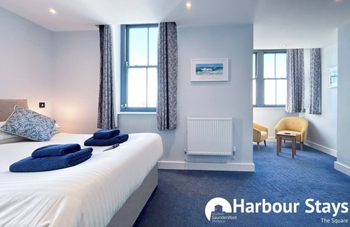 Saundersfoot Hotel | Harbour Stays - Ocean Square