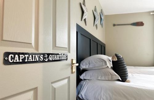 Seahouses House | Harbour Way Cottage by Coast & Country Stays