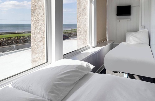 Bispham Bed & Breakfast | Harlands Hotel