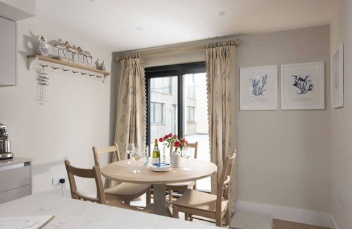 Harlyn Cottage | Harlyn Folly, Apartment 6 - sleeps 4 guests in 2 bedrooms