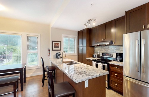 Harrison Hot Springs Apartment | Harrison Lake View Suites