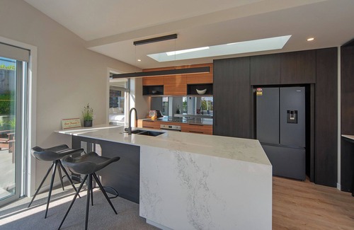 Richmond House | Hart Retreat - Bright, Modern Comfort in the Heart of Richmond