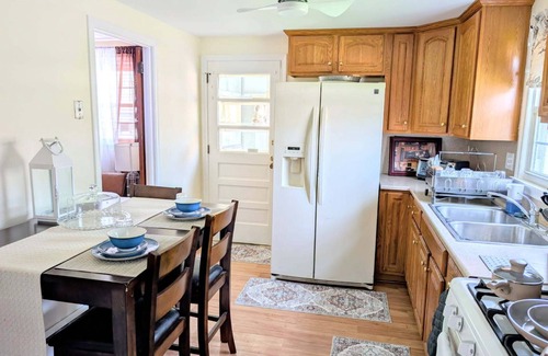Hartford House | Hartford Professional Retreat - 2BR+Office, Private Yard, Near Major Hospitals