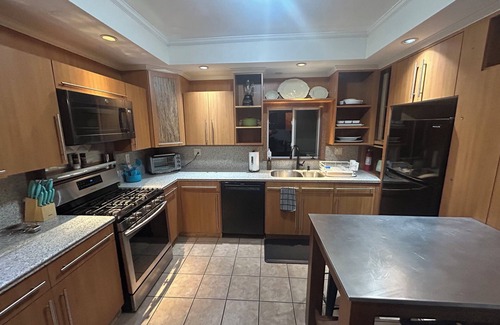 Cambridgeport Apartment | Harvard, B.U. M.I.T. Fenway Park convenient comfortable & spacious 3BR apartment