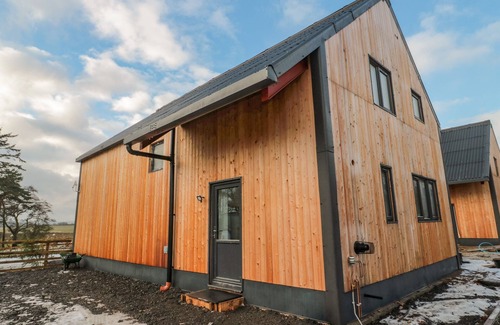 Berwick-upon-Tweed House | HARVEST COTTAGE 1, pet friendly, character holiday cottage in Lowick