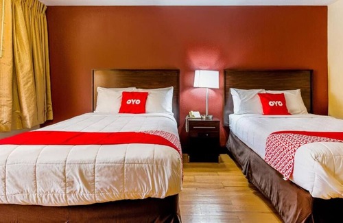 Moline House | Hassle-free Vacation! 2 Convenient Units, Close to John Deere Pavilion