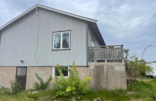 Hasslo House | Hasslo Holiday Home with Garden