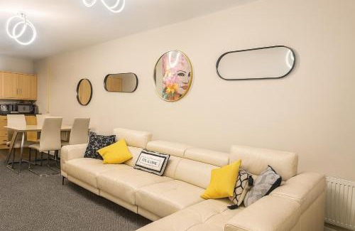 Newtownabbey Apartment | Hastings Apartments Extra Large Self Catering Apt Tourism Certified Free Parking WiFi
