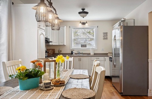 Hastings Cottage | Hastings Waterfront Paradise Family Friendly Cottage~ HOT HUB~SALT SYSTEM~
