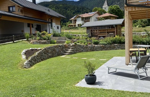 Weissbriach House | Haus Bergheimat - spacious modern vacation home in Weißbriach with garden