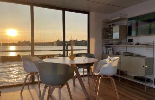 Schleswig Boat Rental | Hausboot Fjord Schleiliebe mit Biosauna und Dachterrasse in Schleswig