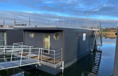 Wangerland Boat Rental | Hausboot-See-Rad-SUPs-Meer-Familie-Urlaub!