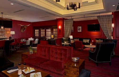 Downtown Austin Resort | Have a Blast on Sixth Street! Swimming Pool, Pets Allowed, Near Zilker Park!