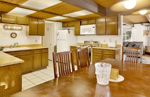 Whispering Forest Ski Chalet | Haven Hideaway- Cozy Log Cabin- Hot Tub- Games