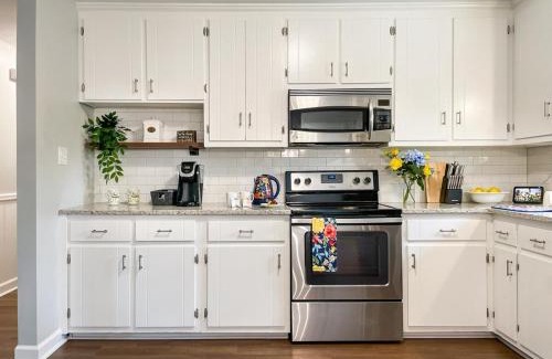 Durham House | Haven of Rest 3BR near Duke, RDU, RTP with EV Charger