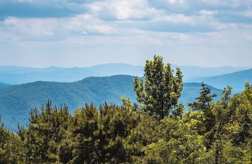 Free Union Cabin | Hawks Nest · Mountain Top Cabin w/Amazing Views, Coffee, Games
