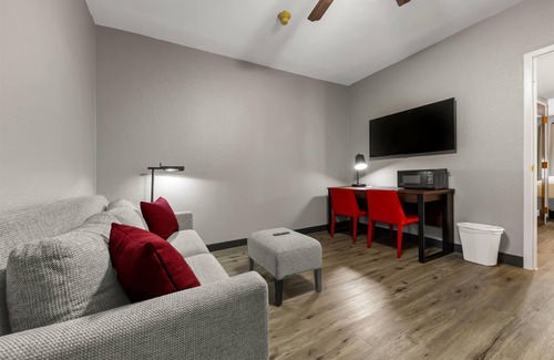 College Station Hotel | Hawthorn Extended Stay by Wyndham College Station