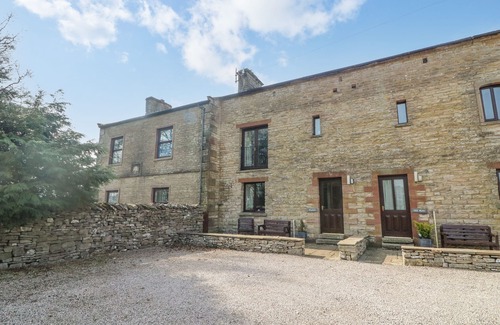 Kirkby Stephen Cottage | HAYLOFT COTTAGE, pet friendly, with a garden in Newbiggin-On-Lune