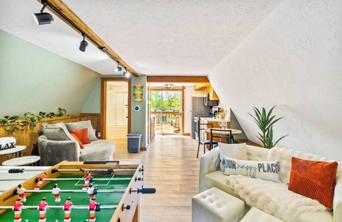 Warsaw Cabin | Heart Jacuzzi · Kayaks · Firepit · Pier