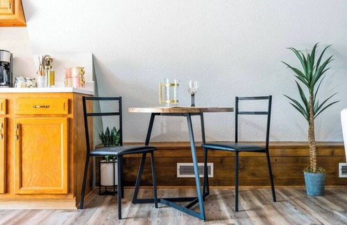 Warsaw Cabin | Heart Jacuzzi · Kayaks · Firepit · Pier