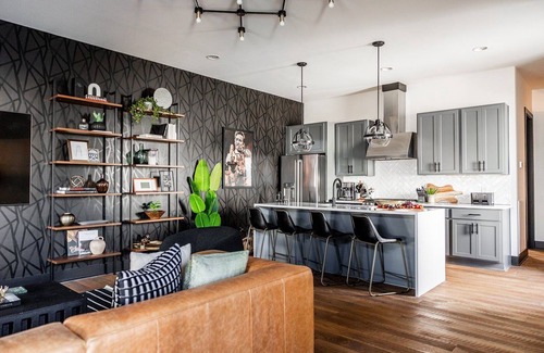 Edgehill Cottage | Heart of Gulch - 4 Min to Broadway - Designer Home