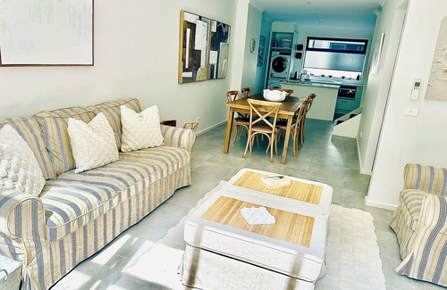 Mornington House | Heart of Morningtoni