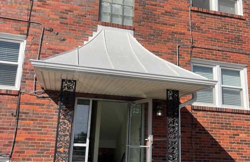 Joslyn Castle Apartment | Heart of Omaha, Steps to UNMC and Dining