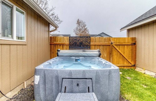 Sisters House | Heart of Sisters Suite