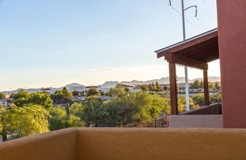 Tucson House | Heart of Tucson 3 BR by Casago