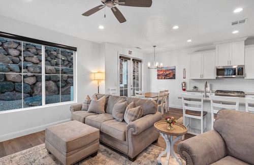 Washington Villa | Heated Pool Hot Tub Pickleball Near Zion